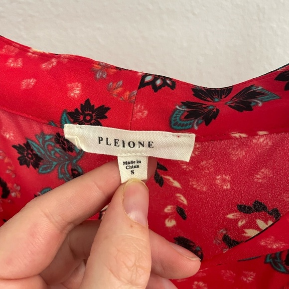 Pleione blouse size S red floral cap sleeve - Picture 4 of 6